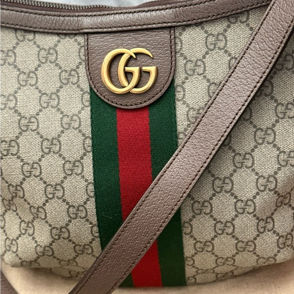 Gucci Beige GG Pattern Shoulder Bag with Red and Green Stripe - Picture 3 of 17